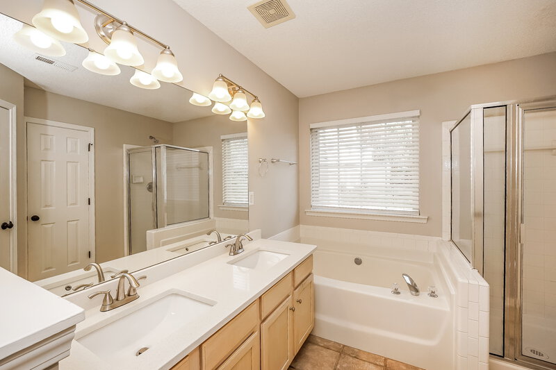 1,925/Mo, 1039 Sandy Point Dr SW Concord, NC 28025 Main Bathroom View