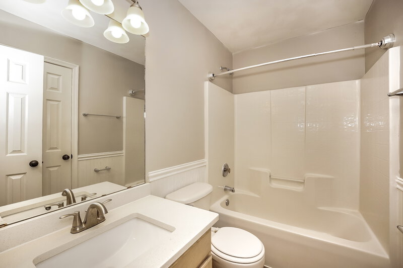 1,925/Mo, 1039 Sandy Point Dr SW Concord, NC 28025 Bathroom View