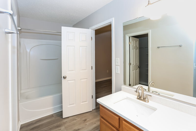 1,870/Mo, 13515 Glasgow Green Ln Charlotte, NC 28213 Main Bathroom View