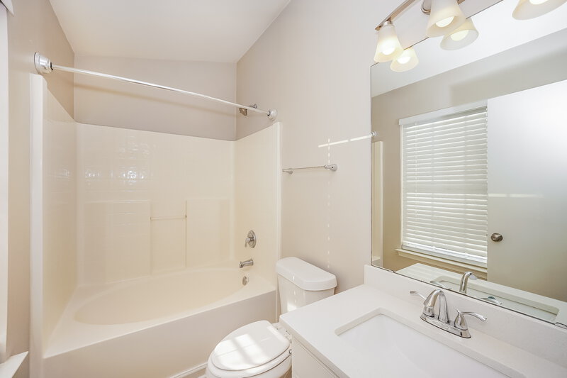 1,965/Mo, 125 Camforth Dr Mooresville, NC 28117 Main Bathroom View