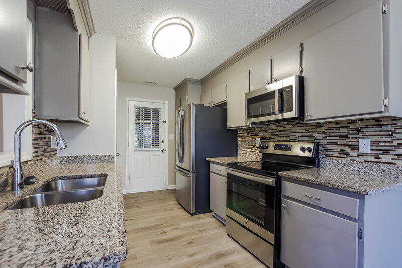 1,795/Mo, 3013 Faircroft Way Monroe, NC 28110 Kitchen View 2