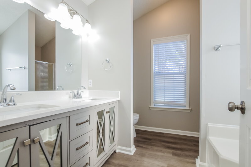 1,795/Mo, 3013 Faircroft Way Monroe, NC 28110 Main Bathroom View
