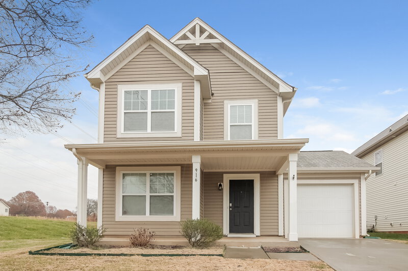 2,200/Mo, 916 Harrier Rd Charlotte, NC 28216 External View