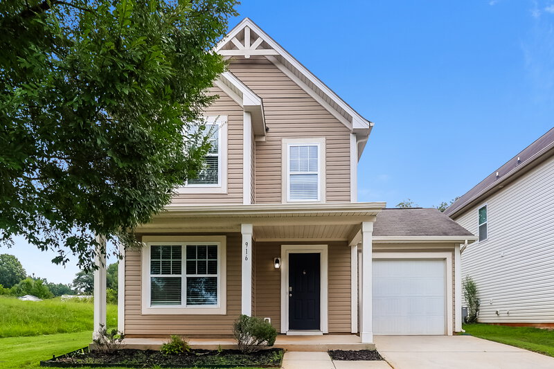2,065/Mo, 916 Harrier Rd Charlotte, NC 28216 External View
