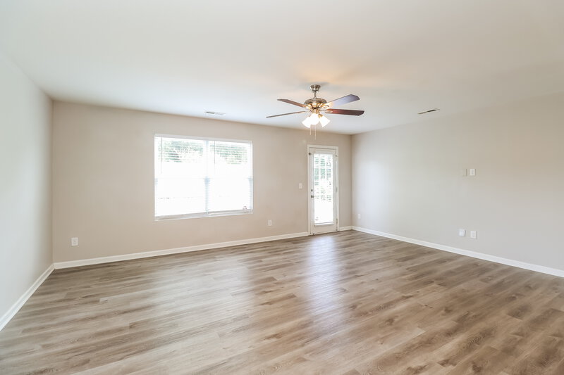 2,065/Mo, 916 Harrier Rd Charlotte, NC 28216 Living Room View