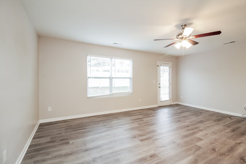 2,200/Mo, 916 Harrier Rd Charlotte, NC 28216 Living Room View
