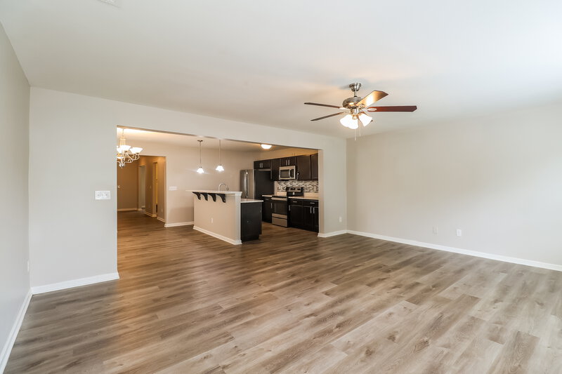 2,065/Mo, 916 Harrier Rd Charlotte, NC 28216 Living Room View 2