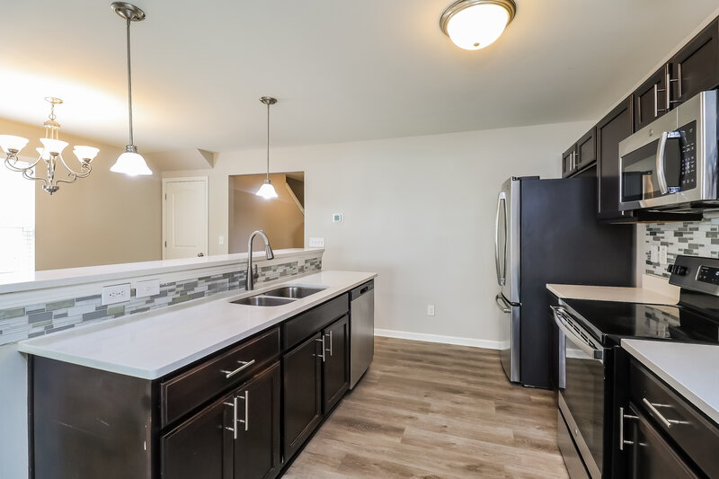 2,065/Mo, 916 Harrier Rd Charlotte, NC 28216 Kitchen View