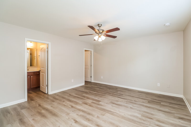 2,065/Mo, 916 Harrier Rd Charlotte, NC 28216 Main Bedroom View