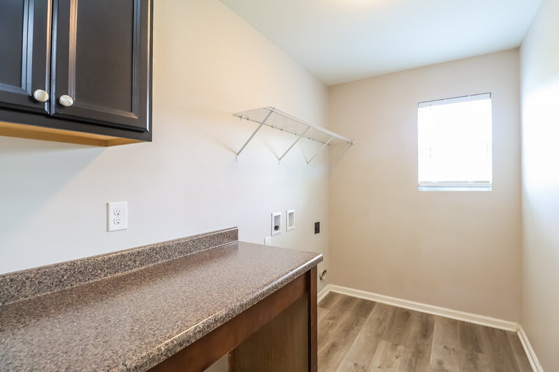 2,065/Mo, 916 Harrier Rd Charlotte, NC 28216 Laundry Room View