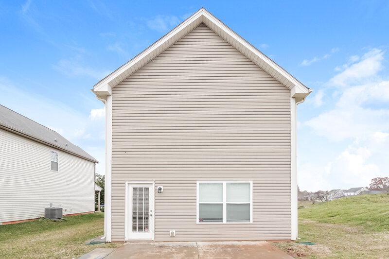 2,200/Mo, 916 Harrier Rd Charlotte, NC 28216 Rear View
