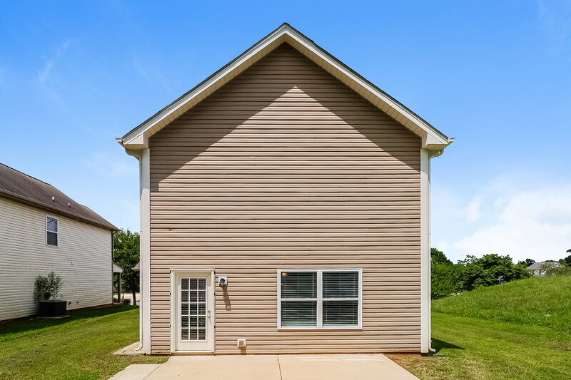 2,065/Mo, 916 Harrier Rd Charlotte, NC 28216 Rear View
