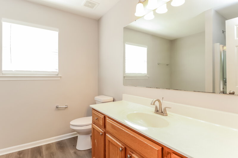 2,465/Mo, 9802 Steele Meadow Rd Charlotte, NC 28273 Main Bathroom View