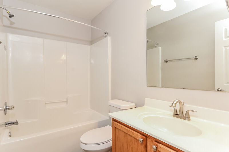 2,465/Mo, 9802 Steele Meadow Rd Charlotte, NC 28273 Bathroom View