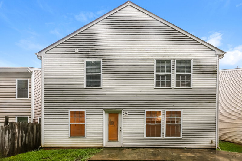 1,945/Mo, 7221 Fox Point Dr Charlotte, NC 28269 Rear View