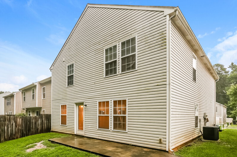 1,945/Mo, 7221 Fox Point Dr Charlotte, NC 28269 Rear View 2