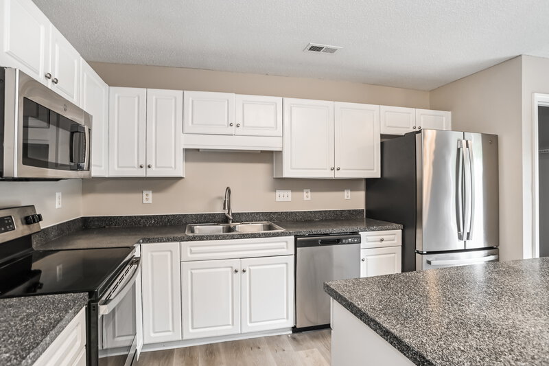 1,880/Mo, 941 Milkwood Ln Monroe, NC 28110 Kitchen View 2