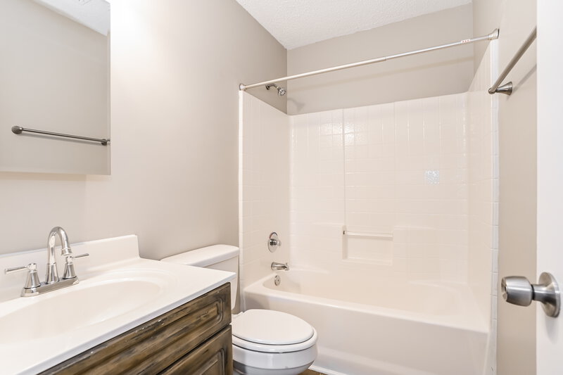 1,880/Mo, 941 Milkwood Ln Monroe, NC 28110 Main Bathroom View