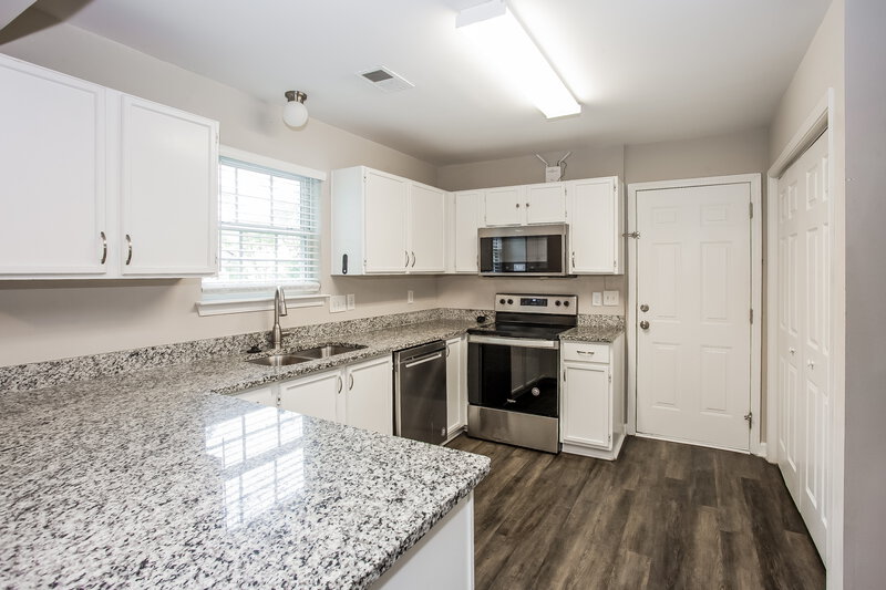 1,960/Mo, 2535 Captains Watch Rd NE Kannapolis, NC 28083 Kitchen View