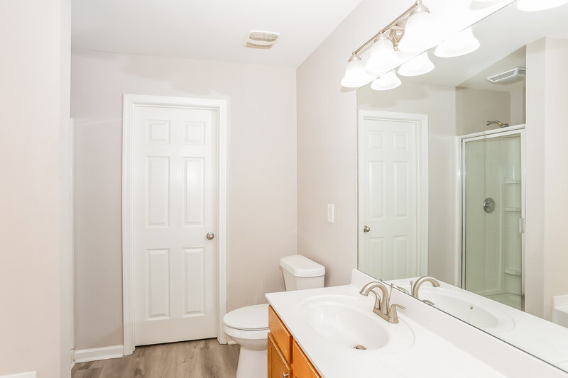2,235/Mo, 9202 Cotton Gum Rd Charlotte, NC 28227 Main Bathroom View