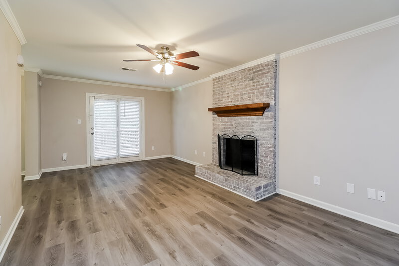 1,825/Mo, 2410 Wildburne Ct Charlotte, NC 28262 Living Room View 2