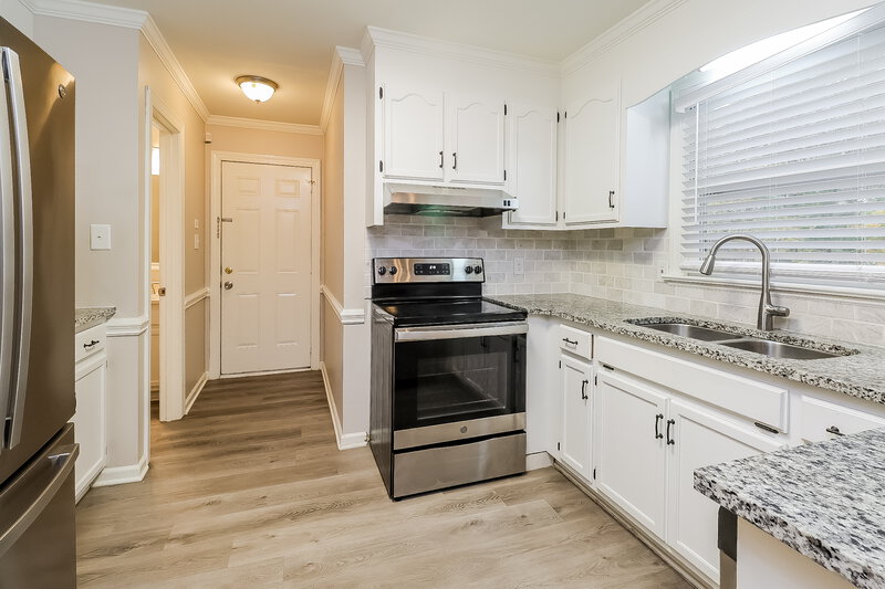 1,825/Mo, 2410 Wildburne Ct Charlotte, NC 28262 Kitchen View