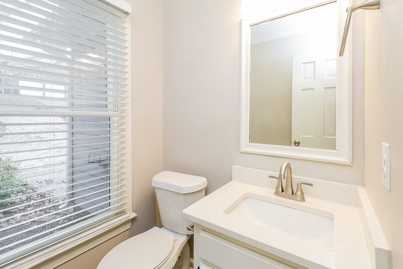 1,825/Mo, 2410 Wildburne Ct Charlotte, NC 28262 Bathroom View