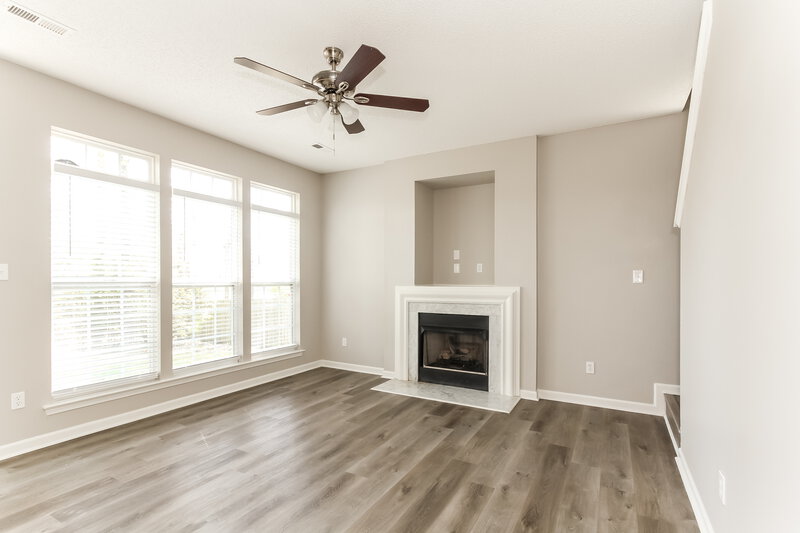 2,900/Mo, 6116 Red Clover Ln Charlotte, NC 28269 Living Room View 2
