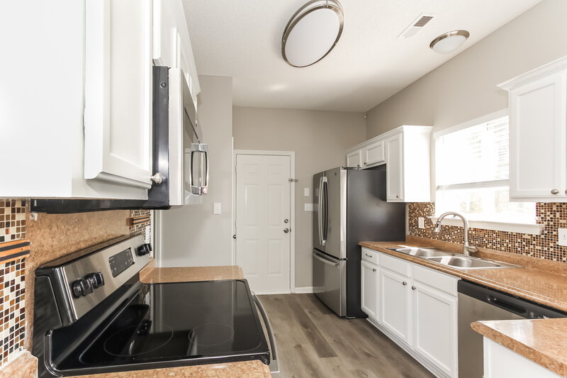 2,900/Mo, 6116 Red Clover Ln Charlotte, NC 28269 Kitchen View