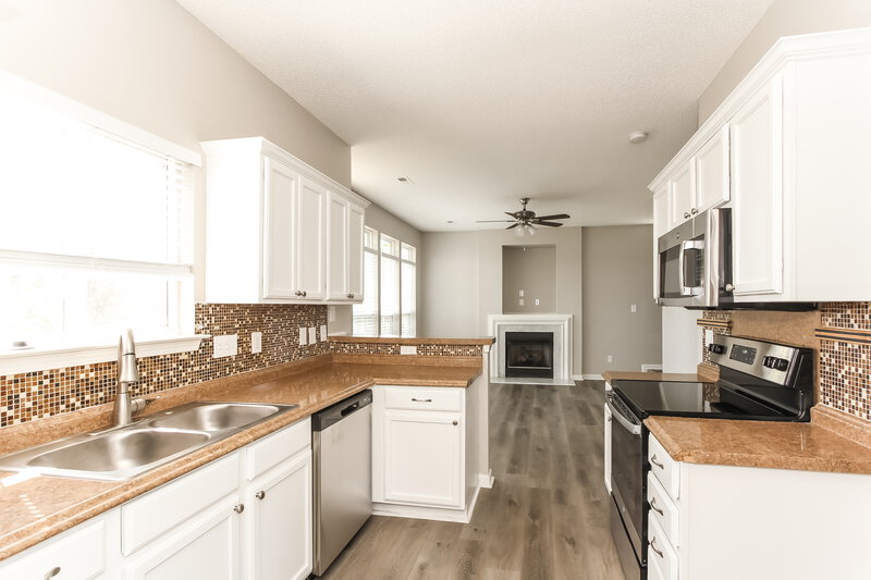 2,900/Mo, 6116 Red Clover Ln Charlotte, NC 28269 Kitchen View 2
