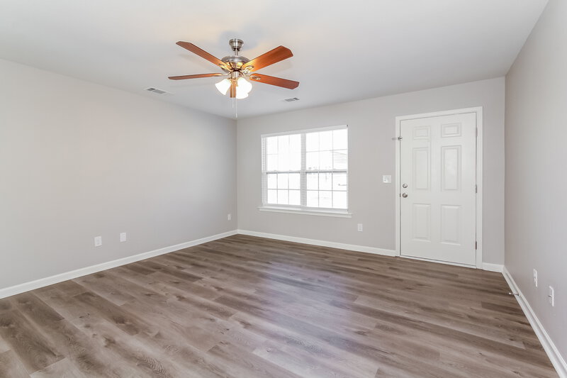 1,830/Mo, 5410 Park Brook Dr Charlotte, NC 28269 Living Room View