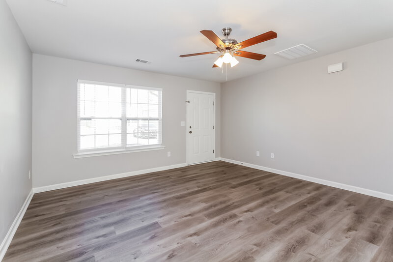 1,830/Mo, 5410 Park Brook Dr Charlotte, NC 28269 Living Room View 2