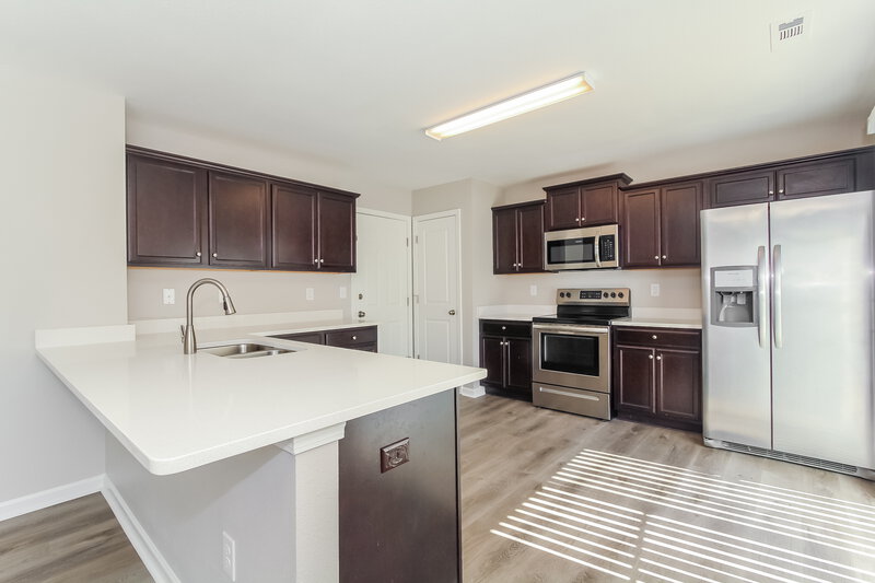 1,830/Mo, 5410 Park Brook Dr Charlotte, NC 28269 Kitchen View