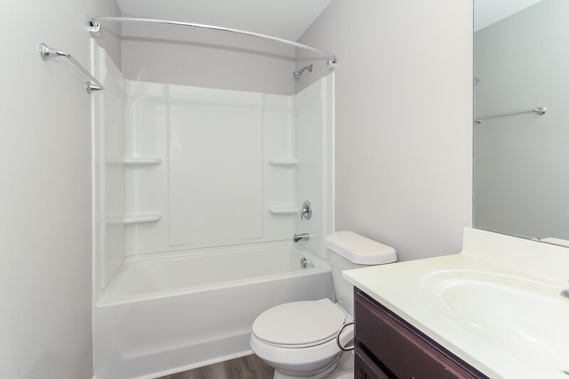 1,830/Mo, 5410 Park Brook Dr Charlotte, NC 28269 Bathroom View