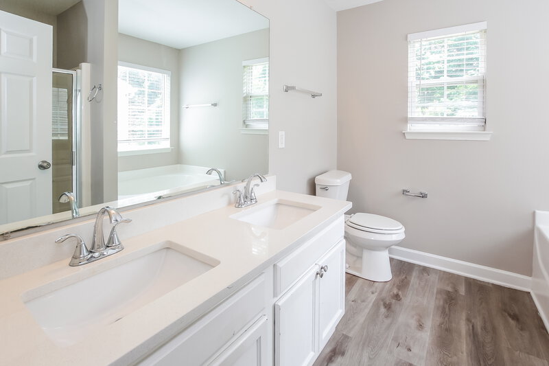 1,700/Mo, 972 Sundance Dr Gastonia, NC 28054 Main Bathroom View