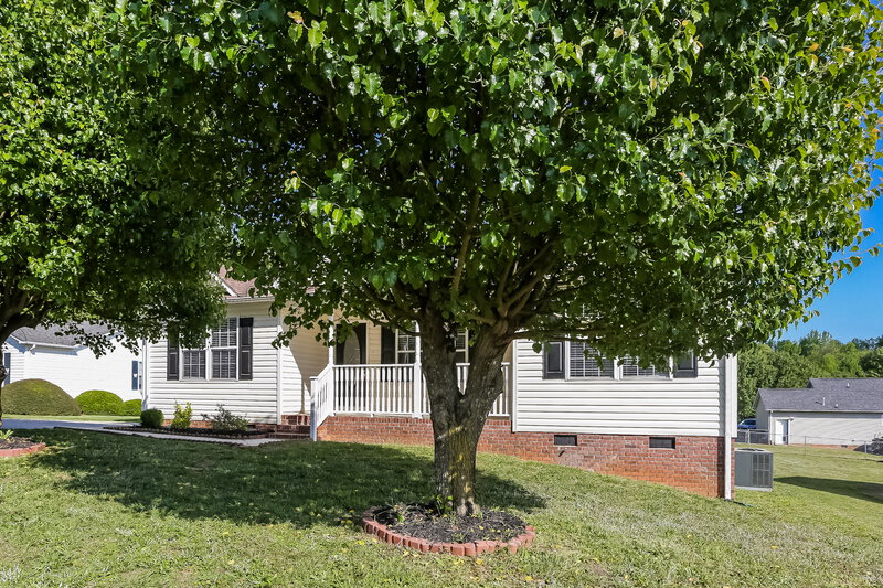 1,735/Mo, 610 Helms Dr Lowell, NC 28098 Misc View