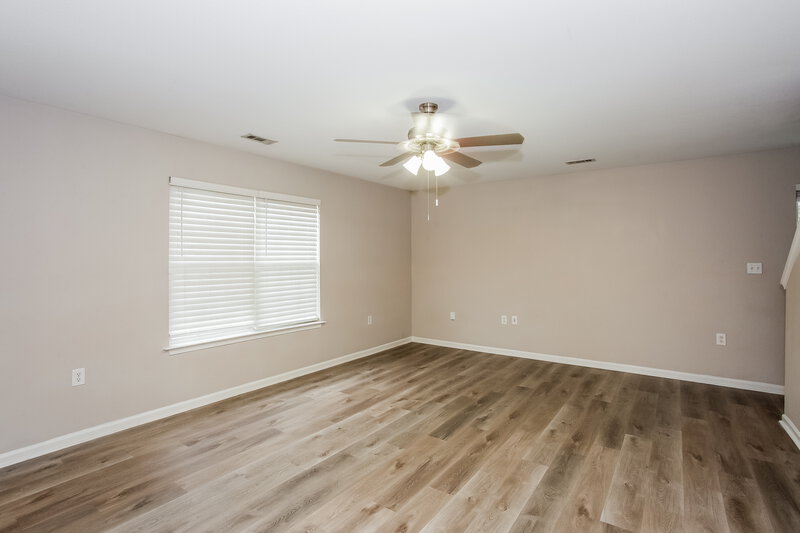 2,170/Mo, 1115 Keener Creek Rd Charlotte, NC 28216 Living Room View 2