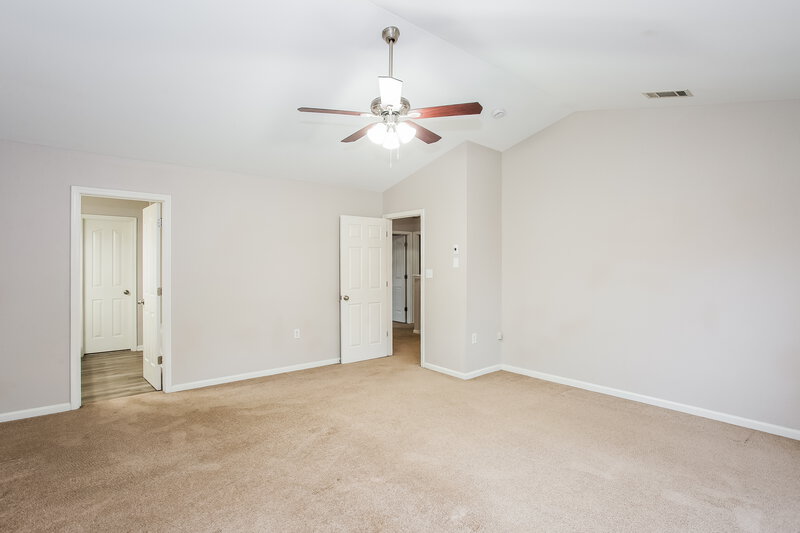 2,170/Mo, 1115 Keener Creek Rd Charlotte, NC 28216 Main Bedroom View 2