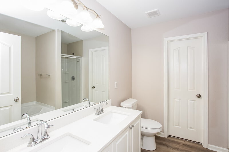 2,170/Mo, 1115 Keener Creek Rd Charlotte, NC 28216 Bathroom View