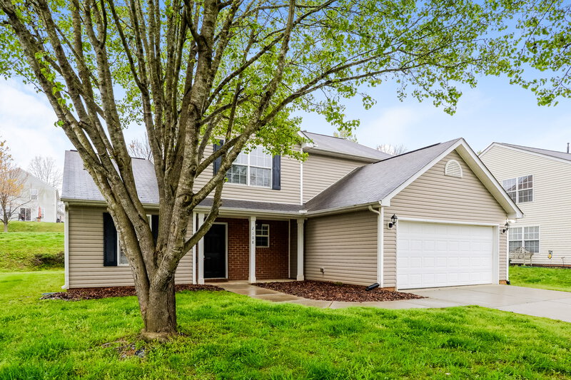 3,130/Mo, 2108 Thorn Crest Dr Waxhaw, NC 28173 Front View