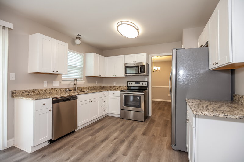 2,315/Mo, 2401 Katherine Kiker Rd Charlotte, NC 28213 Kitchen View