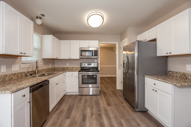 2,315/Mo, 2401 Katherine Kiker Rd Charlotte, NC 28213 Kitchen View 2