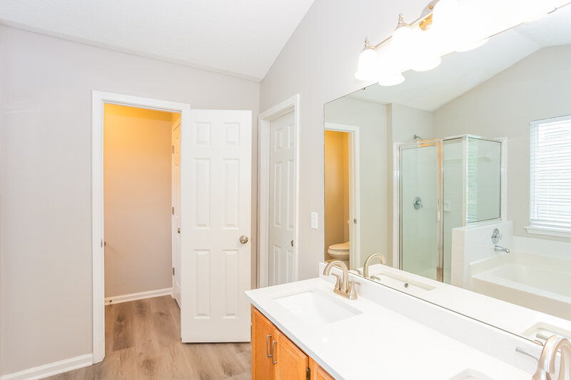 2,305/Mo, 219 Forest Pond Rd Kannapolis, NC 28083 Main Bathroom View