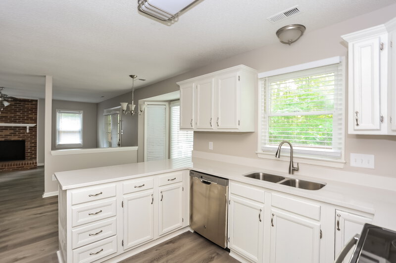 2,315/Mo, 7311 Glen Brook Ln Charlotte, NC 28269 Kitchen View 2