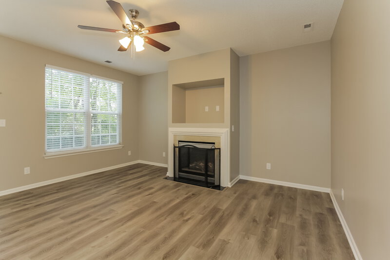 1,995/Mo, 12160 Old Willow Rd Charlotte, NC 28269 Living Room View