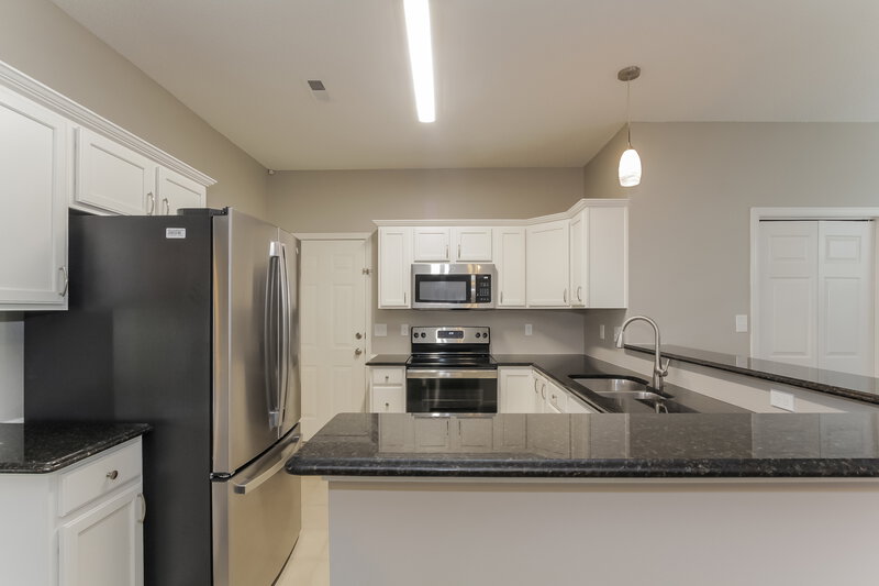 1,995/Mo, 12160 Old Willow Rd Charlotte, NC 28269 Kitchen View