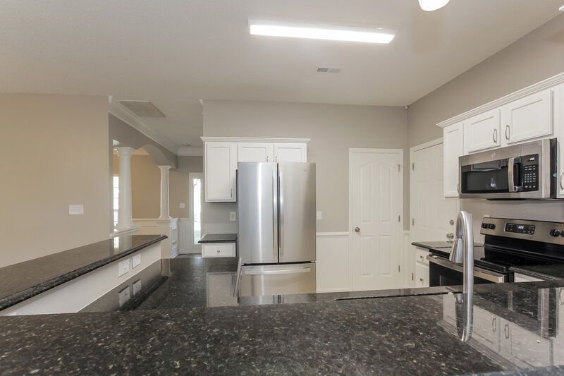 1,995/Mo, 12160 Old Willow Rd Charlotte, NC 28269 Kitchen View 2