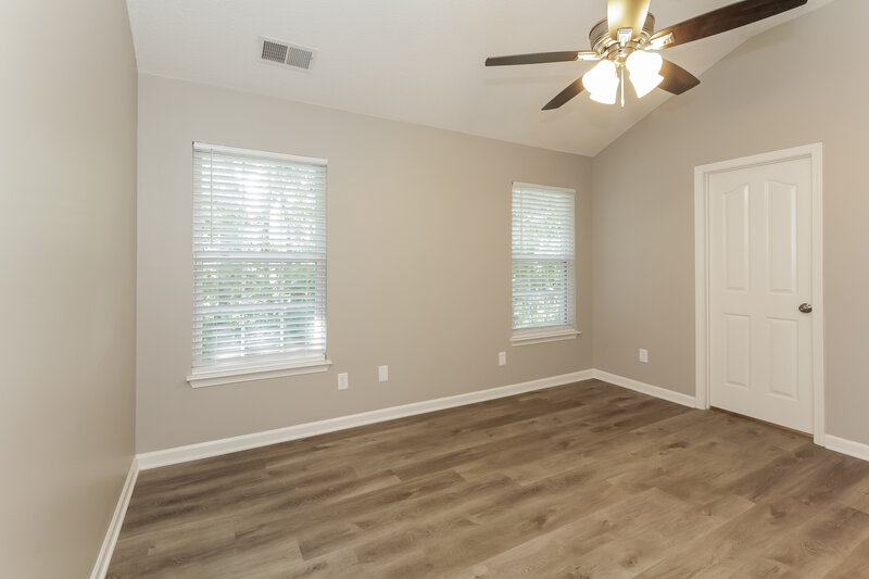 1,995/Mo, 12160 Old Willow Rd Charlotte, NC 28269 Main Bedroom View 2