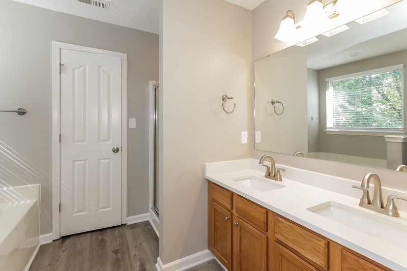 1,995/Mo, 12160 Old Willow Rd Charlotte, NC 28269 Main Bathroom View