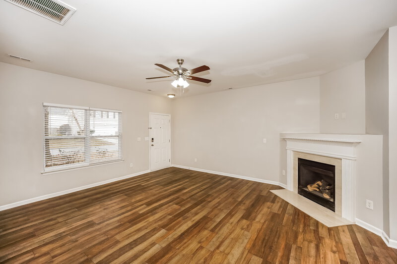 2,060/Mo, 255 Flanders Dr Mooresville, NC 28117 Living Room View 2